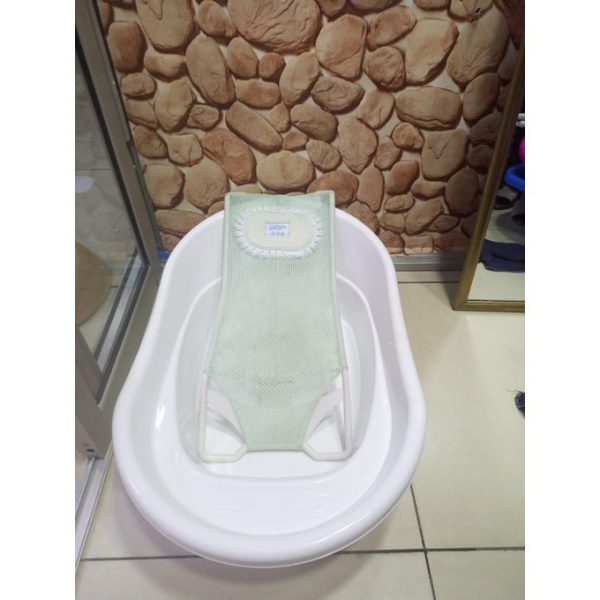 BASIN AND BATHNET WHITE AND GREEN