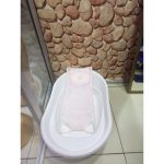 BASIN AND BATHNET WHITE AND PINK