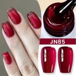 Flowing light white cat magnetic nail varnish