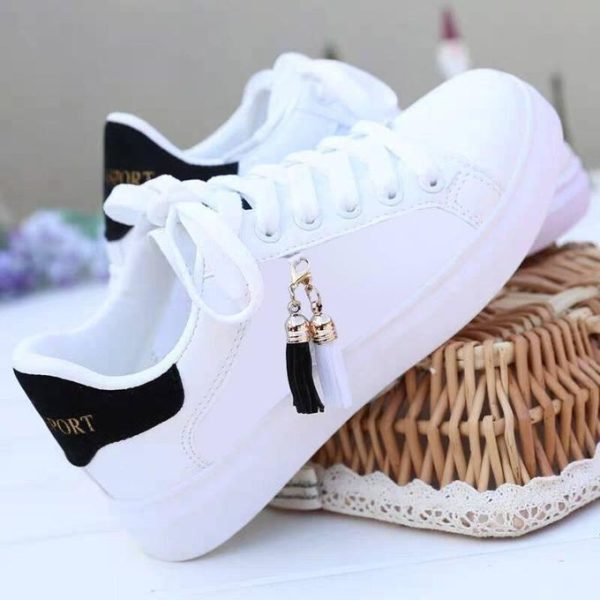Ladies Sneaker Shoes Causal Shoes Buy A Size Larger Than Usual White