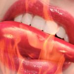 Maybelline Lifter Plump Cocoa Zing 007, Hydrating Lip Plumping Gloss with Chilli Pepper, Leaves Lips Looking Fuller and Glossier